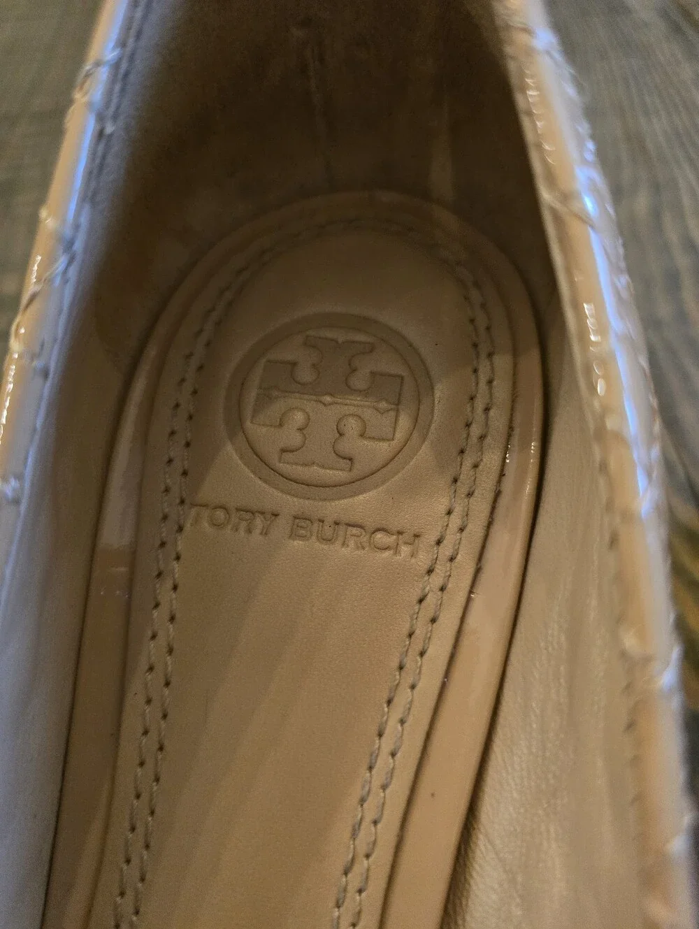 Tory Burch Beige Quilted Patent Leather Block Heel Pumps W S5